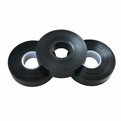 Buon prezzo Etichette per bottiglie di bevande in PET a colori personalizzati 0.02mm Stampabilità facile rimozione Resistenza dielettrica in linea